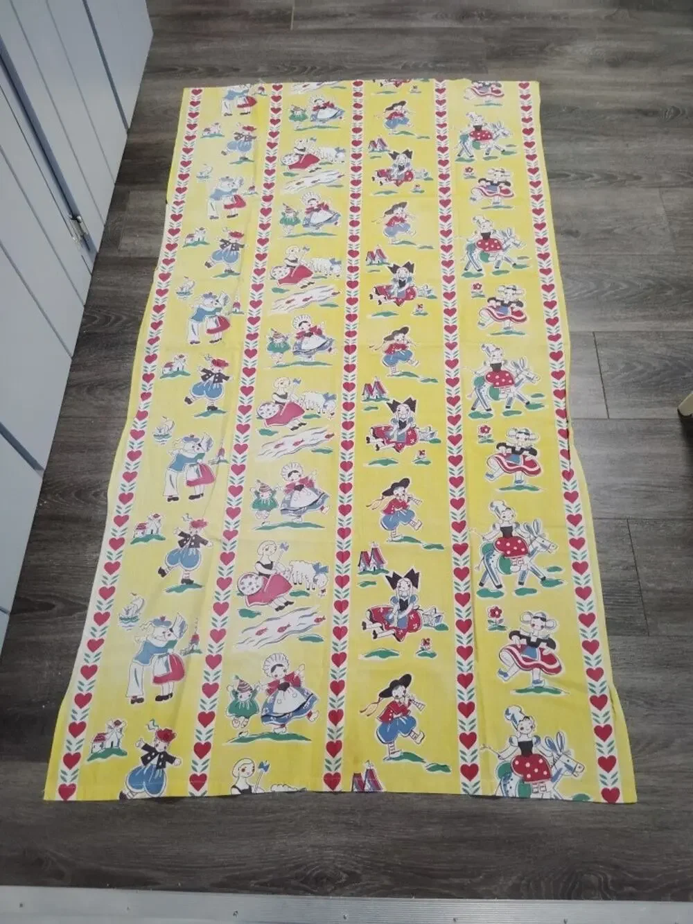 Vtg Pennsylvania Dutch Fabric Panel 1950s/60s 34